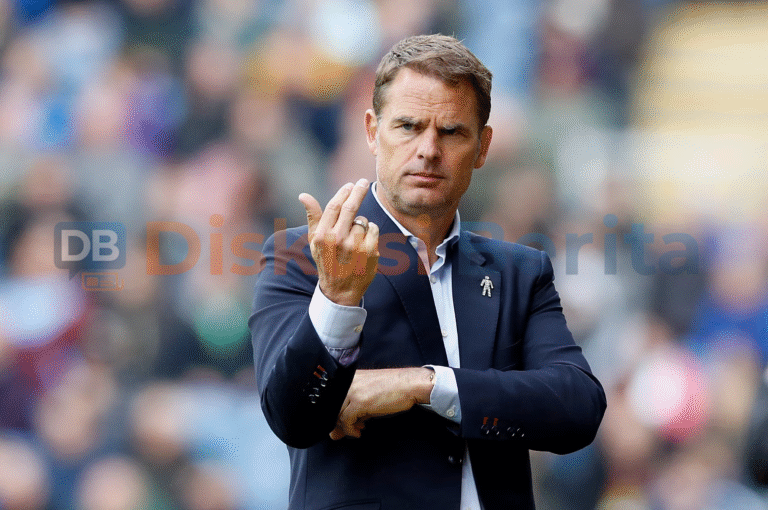 Geger Frank De Boer Peluk Simon Tahamata 2025